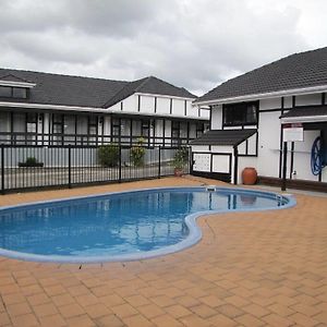 Devonwood Motel